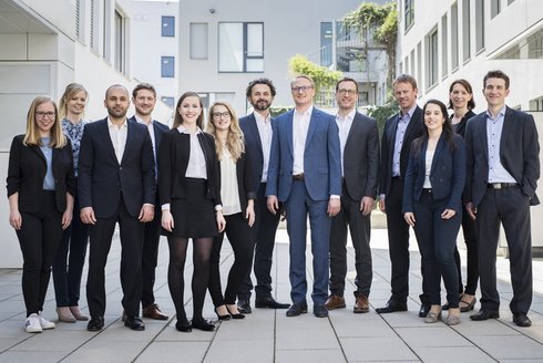 Gruppenbild von dreizehn der Mitarbeiter des Projekts DIGIONAL